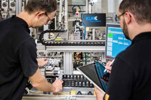 Si un fabricant sous contrat, tel que KUK, dispose de son propre service d'automatisation, le fournisseur de niveau 1 ou 2 bénéficie d'un avantage majeur.