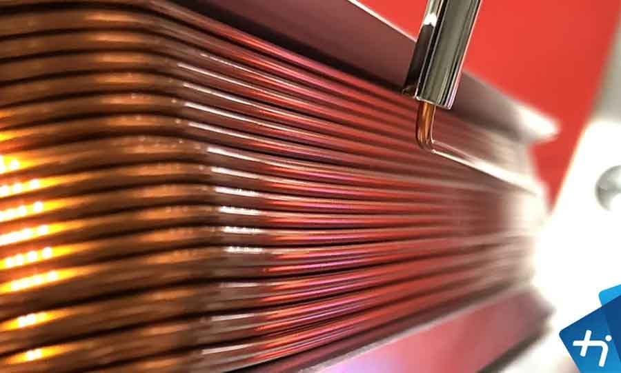 Le bobinage à l'aiguille se distingue comme une technique polyvalente pour les stators de moteurs à flux radial, permettant un positionnement des bobines de haute précision dans des géométries complexes