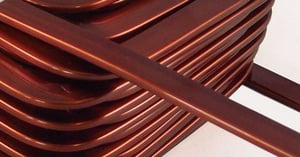 Le fil plat peut nécessiter des fournisseurs ou des fabricants spécialisés. La disponibilité du fil plat peut varier en fonction des dimensions et du matériau requis. Les ingénieurs peuvent être amenés à travailler en étroite collaboration avec les fournisseurs de fil pour s'assurer que les spécifications souhaitées sont respectées.