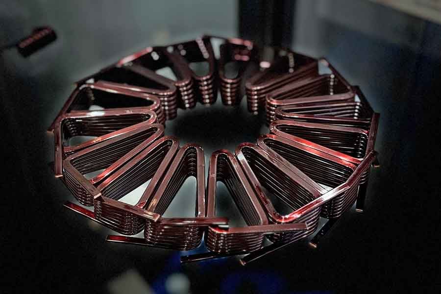 L'équilibrage de la section du fil, du fill factor et des pertes constitue un défi central...