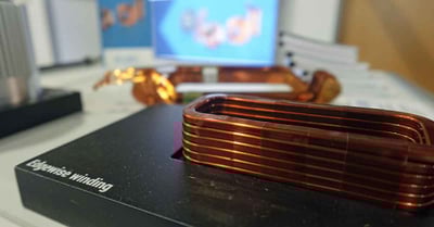 Dans ces scénarios DC à fort courant, les conceptions edgewise à conducteur plat deviennent la solution optimale...