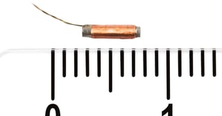 Matériau de noyau pour micro-bobines : Amorphe, nanocristallin ou néodyme ?